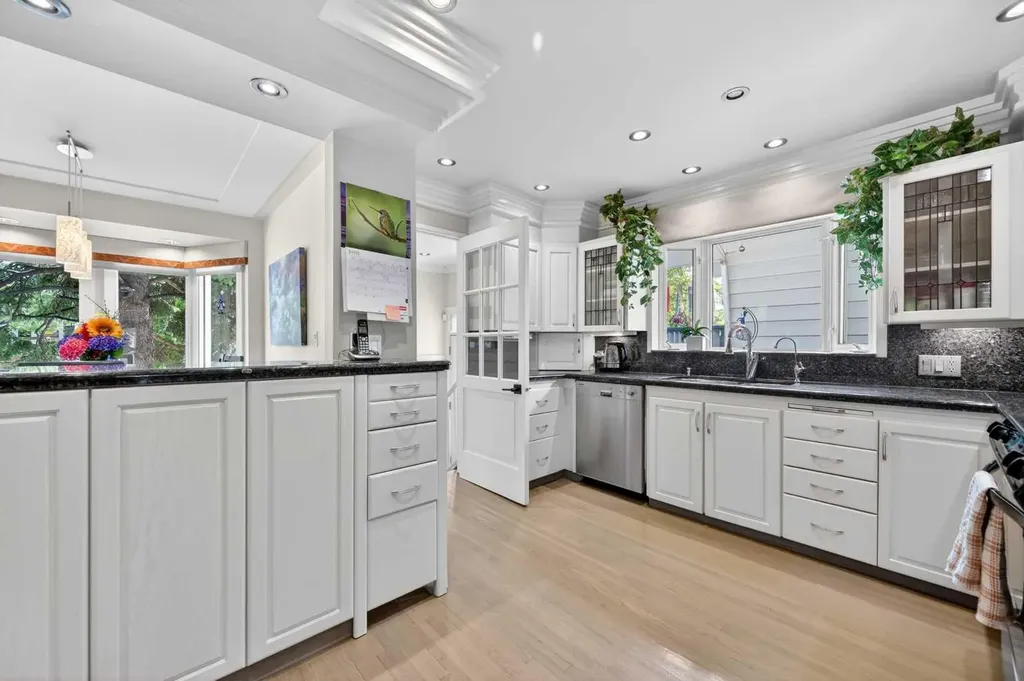 4603 Virginia Drive NW Calgary AB T3A 0N9