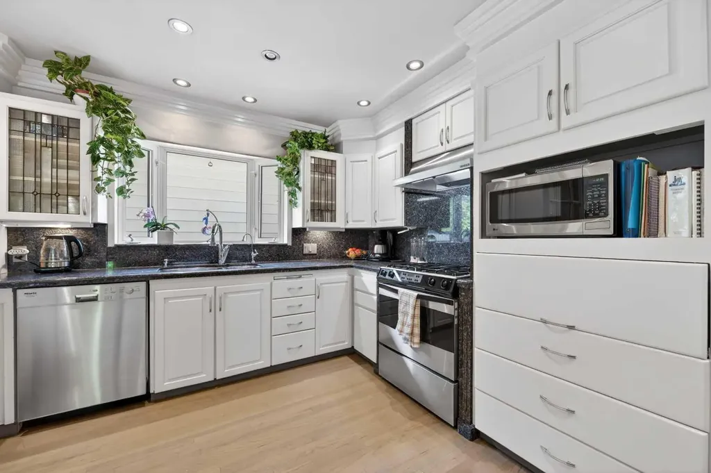 4603 Virginia Drive NW Calgary AB T3A 0N9