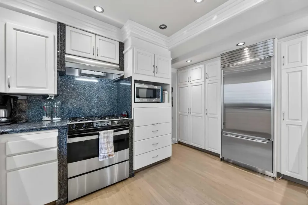 4603 Virginia Drive NW Calgary AB T3A 0N9
