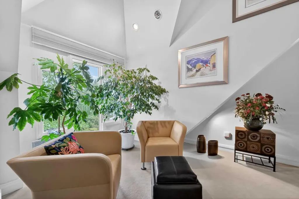4603 Virginia Drive NW Calgary AB T3A 0N9