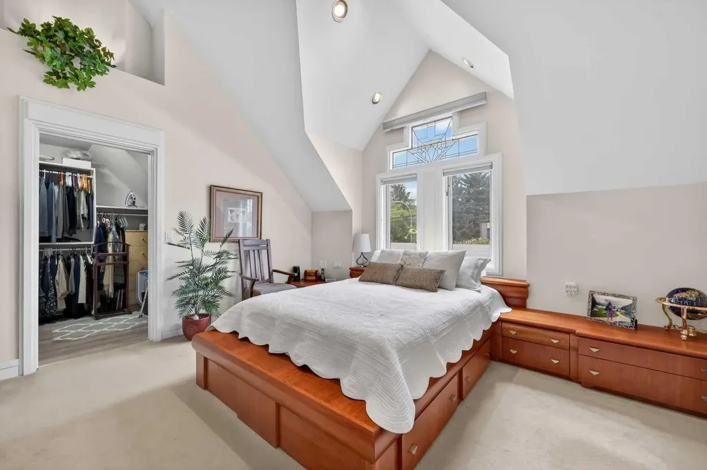 4603 Virginia Drive NW Calgary AB T3A 0N9