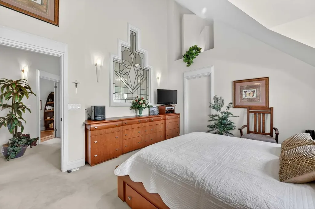 4603 Virginia Drive NW Calgary AB T3A 0N9