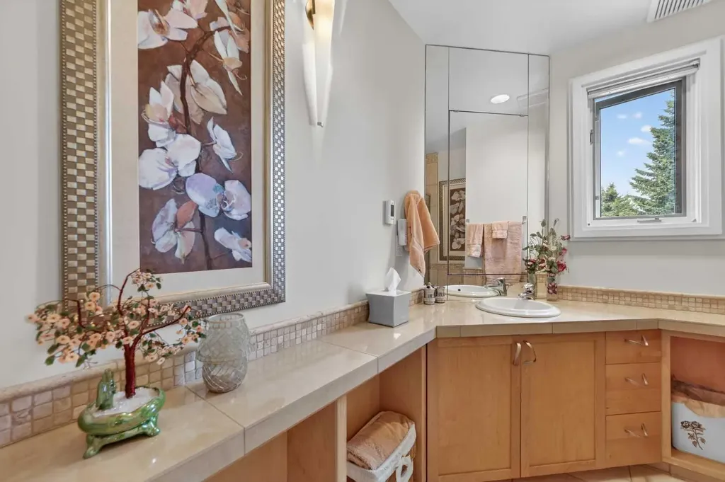 4603 Virginia Drive NW Calgary AB T3A 0N9