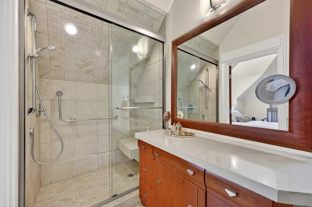 4603 Virginia Drive NW Calgary AB T3A 0N9
