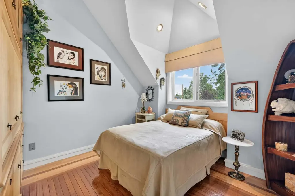 4603 Virginia Drive NW Calgary AB T3A 0N9