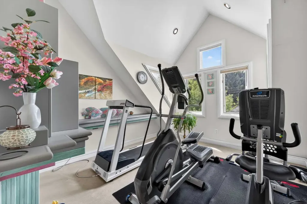 4603 Virginia Drive NW Calgary AB T3A 0N9