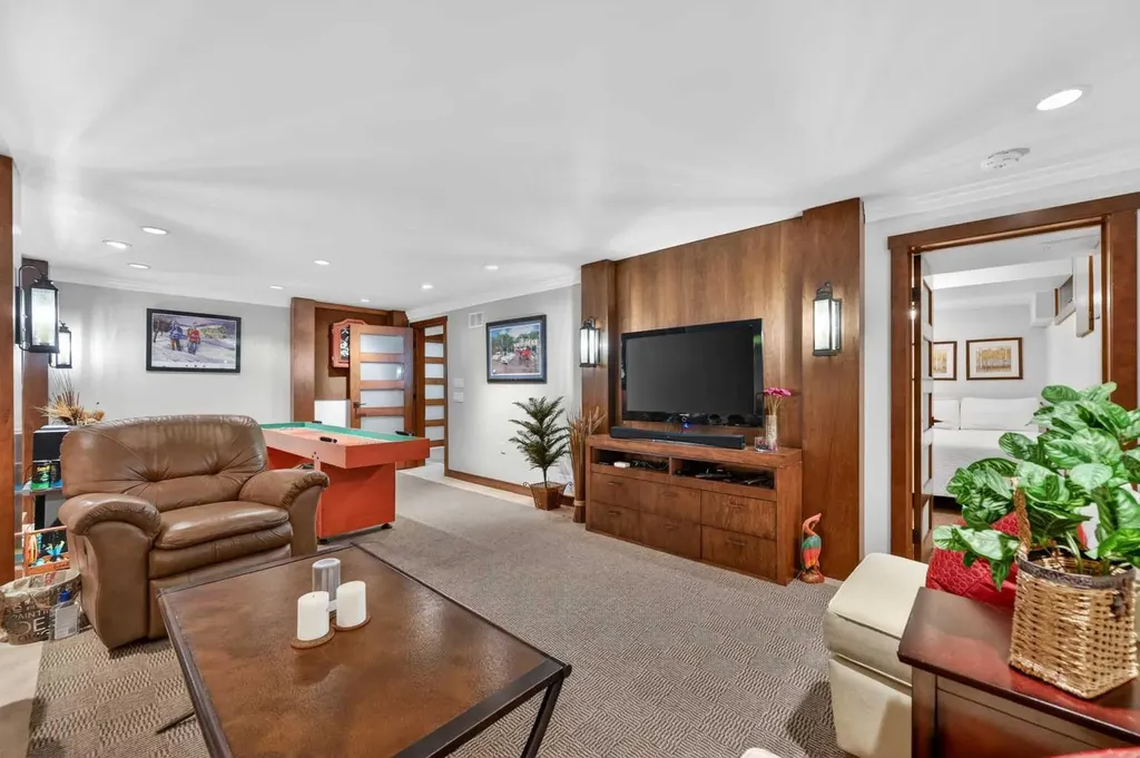 4603 Virginia Drive NW Calgary AB T3A 0N9