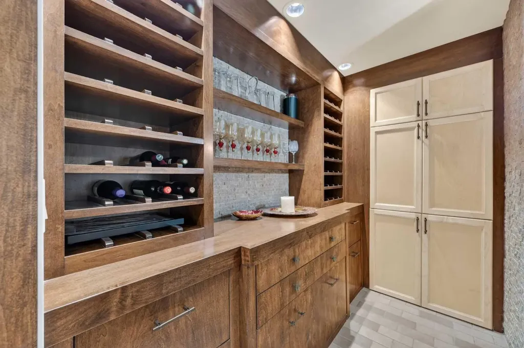 4603 Virginia Drive NW Calgary AB T3A 0N9