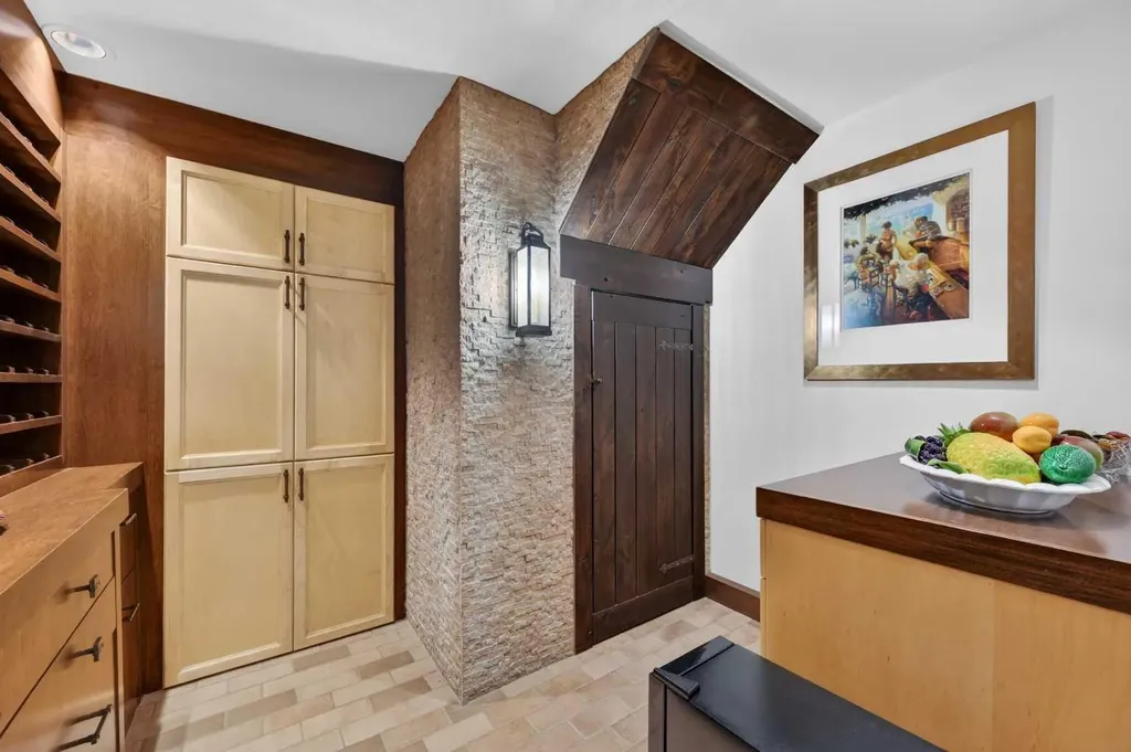 4603 Virginia Drive NW Calgary AB T3A 0N9