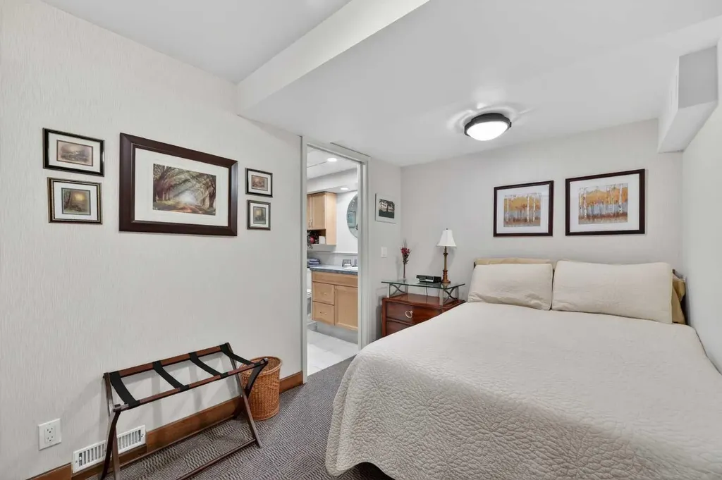 4603 Virginia Drive NW Calgary AB T3A 0N9