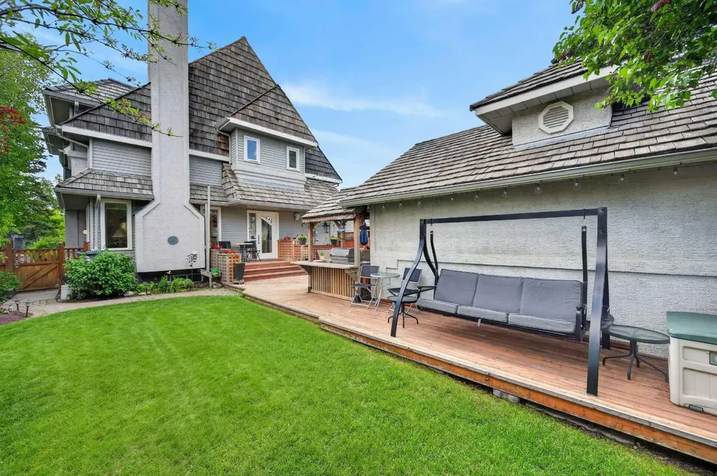 4603 Virginia Drive NW Calgary AB T3A 0N9