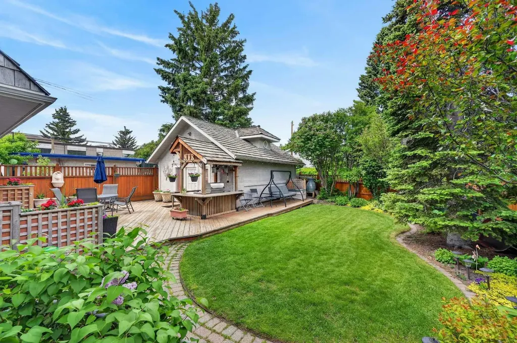 4603 Virginia Drive NW Calgary AB T3A 0N9