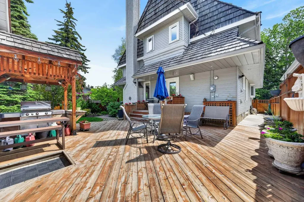 4603 Virginia Drive NW Calgary AB T3A 0N9