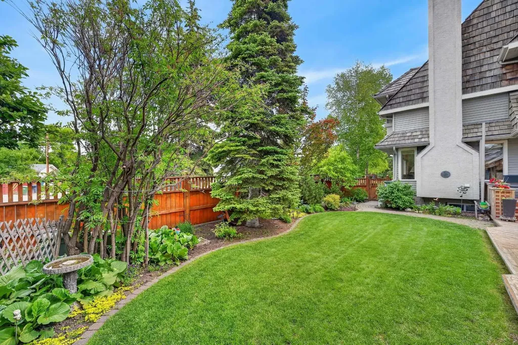 4603 Virginia Drive NW Calgary AB T3A 0N9