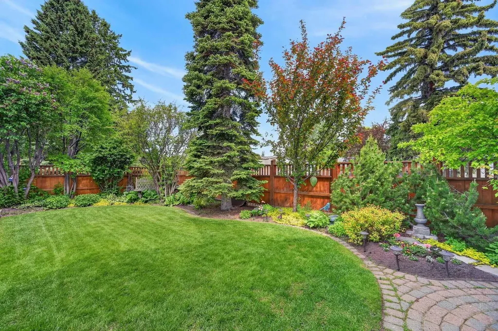 4603 Virginia Drive NW Calgary AB T3A 0N9