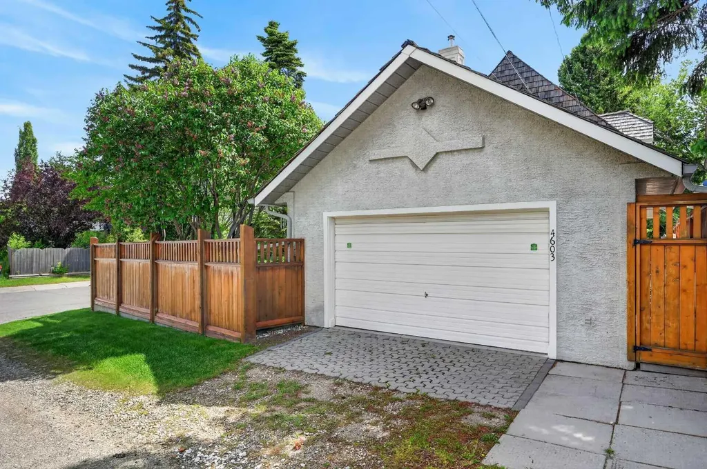 4603 Virginia Drive NW Calgary AB T3A 0N9