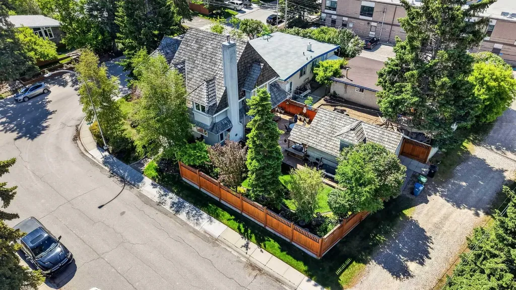 4603 Virginia Drive NW Calgary AB T3A 0N9