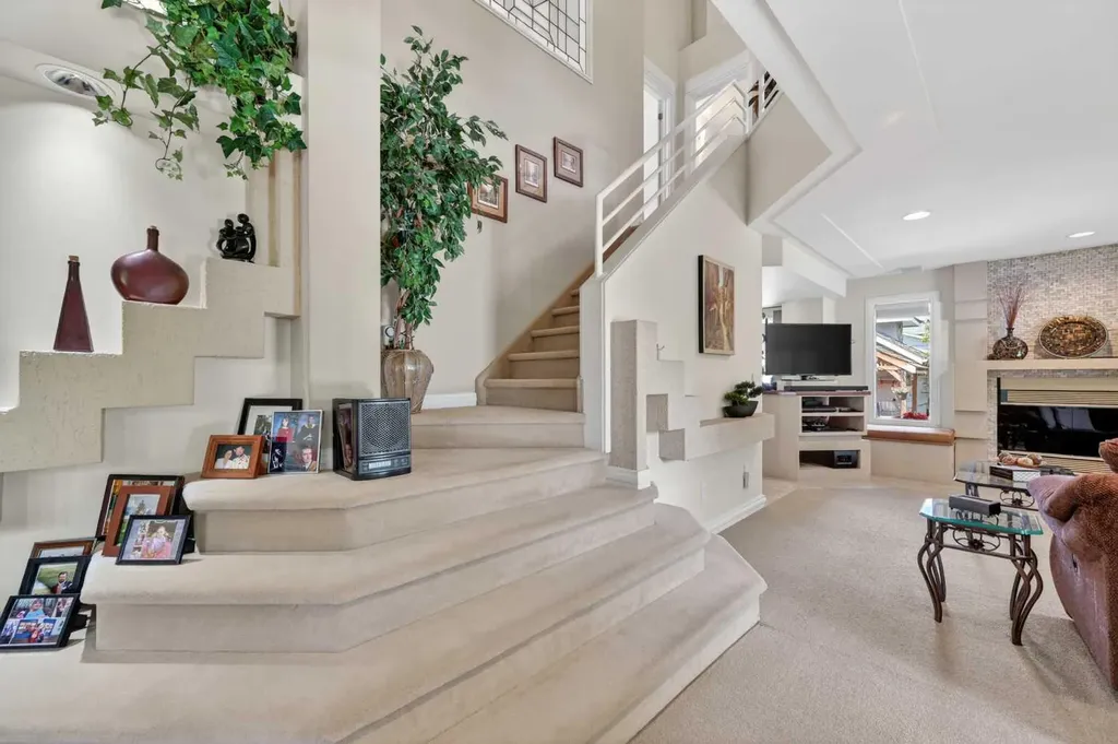 4603 Virginia Drive NW Calgary AB T3A 0N9