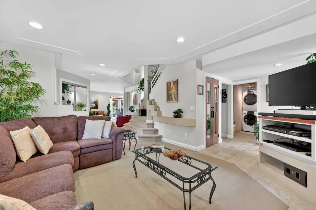 4603 Virginia Drive NW Calgary AB T3A 0N9