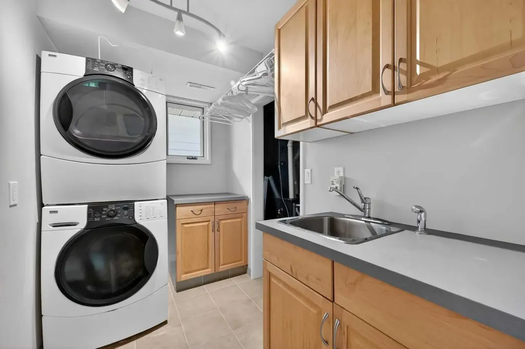 4603 Virginia Drive NW Calgary AB T3A 0N9