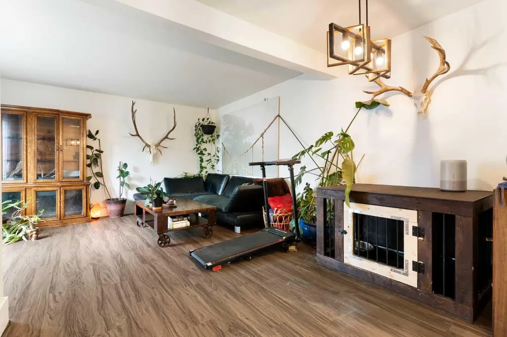 4810 40 Avenue SW Calgary AB T3E 1E5