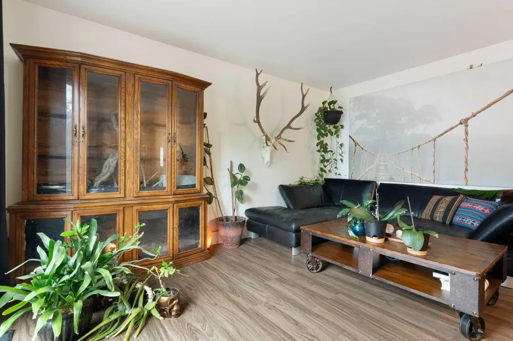 4810 40 Avenue SW Calgary AB T3E 1E5
