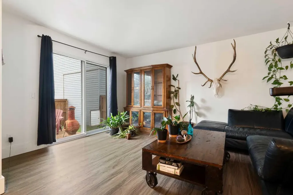 4810 40 Avenue SW Calgary AB T3E 1E5
