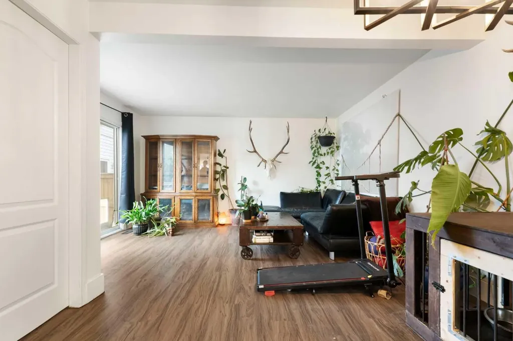 4810 40 Avenue SW Calgary AB T3E 1E5