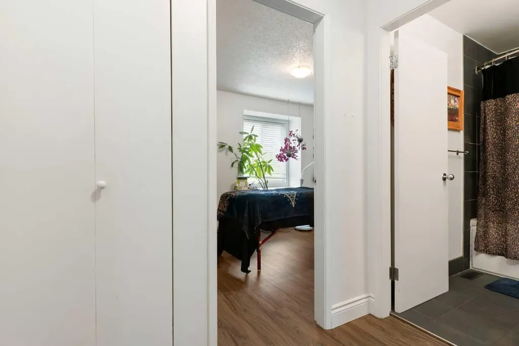 4810 40 Avenue SW Calgary AB T3E 1E5
