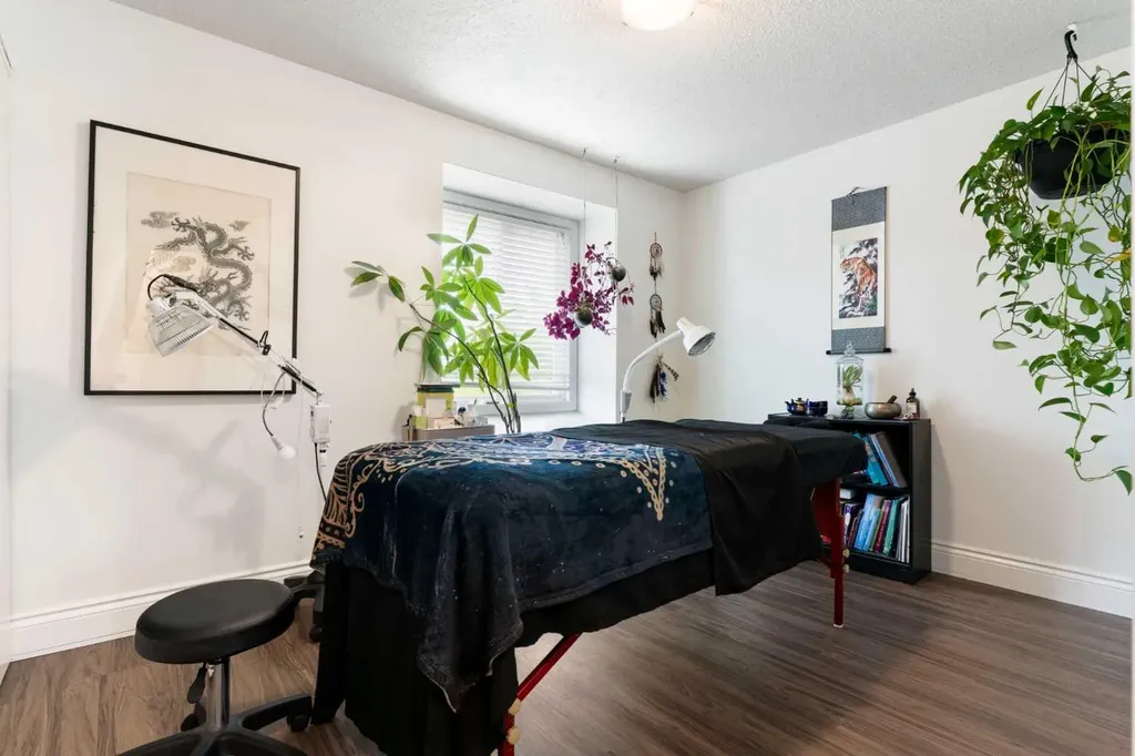 4810 40 Avenue SW Calgary AB T3E 1E5
