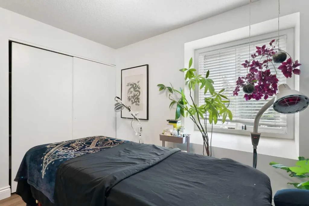 4810 40 Avenue SW Calgary AB T3E 1E5
