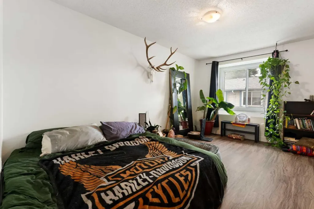 4810 40 Avenue SW Calgary AB T3E 1E5