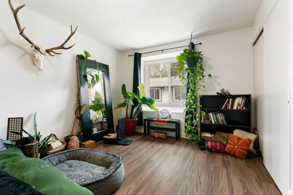4810 40 Avenue SW Calgary AB T3E 1E5