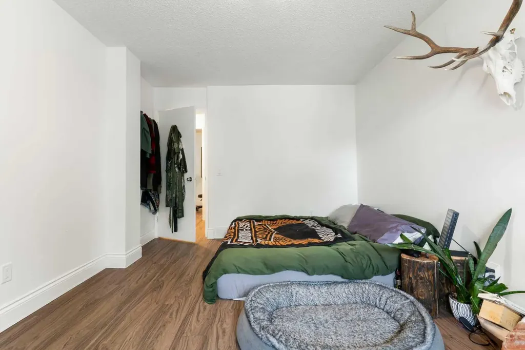 4810 40 Avenue SW Calgary AB T3E 1E5