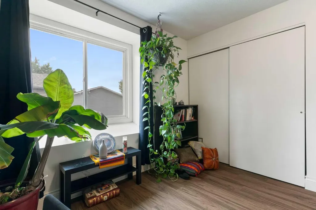 4810 40 Avenue SW Calgary AB T3E 1E5