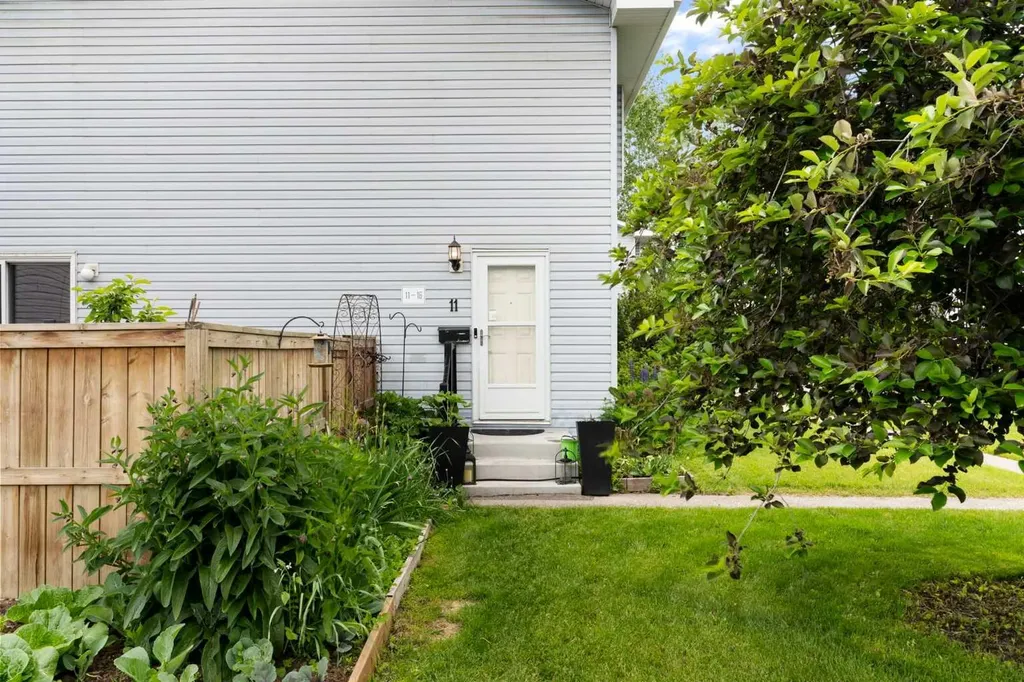 4810 40 Avenue SW Calgary AB T3E 1E5