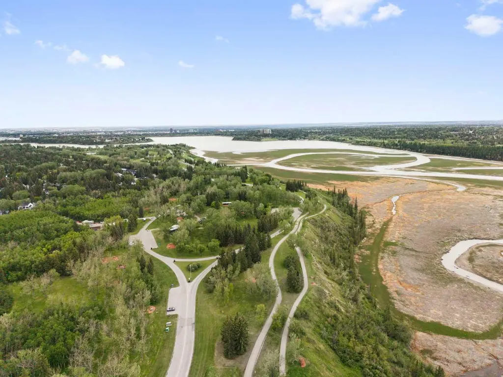 4810 40 Avenue SW Calgary AB T3E 1E5