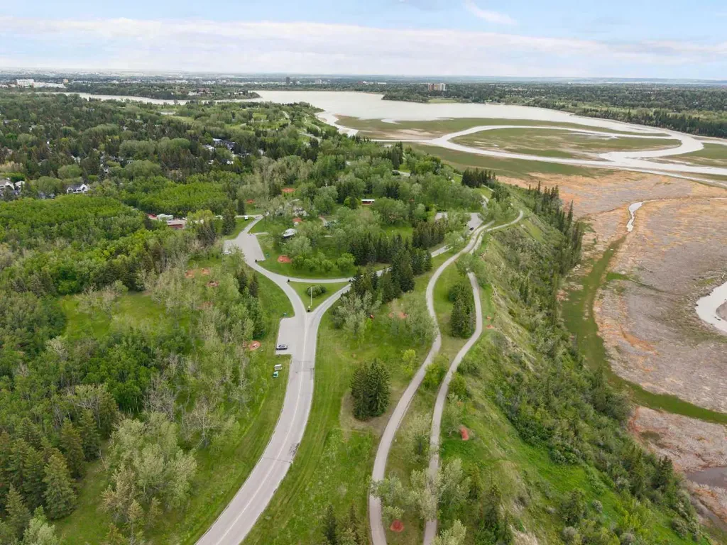 4810 40 Avenue SW Calgary AB T3E 1E5