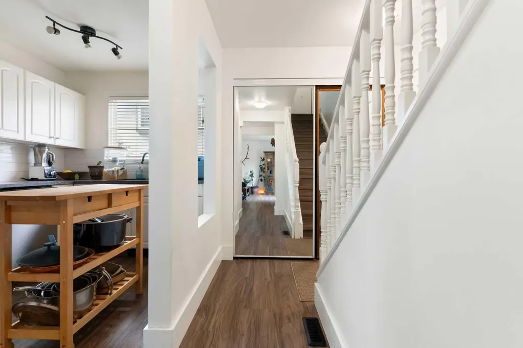 4810 40 Avenue SW Calgary AB T3E 1E5