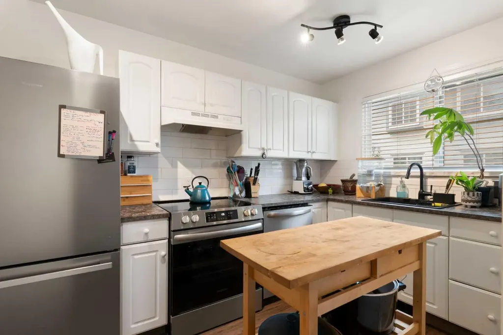 4810 40 Avenue SW Calgary AB T3E 1E5