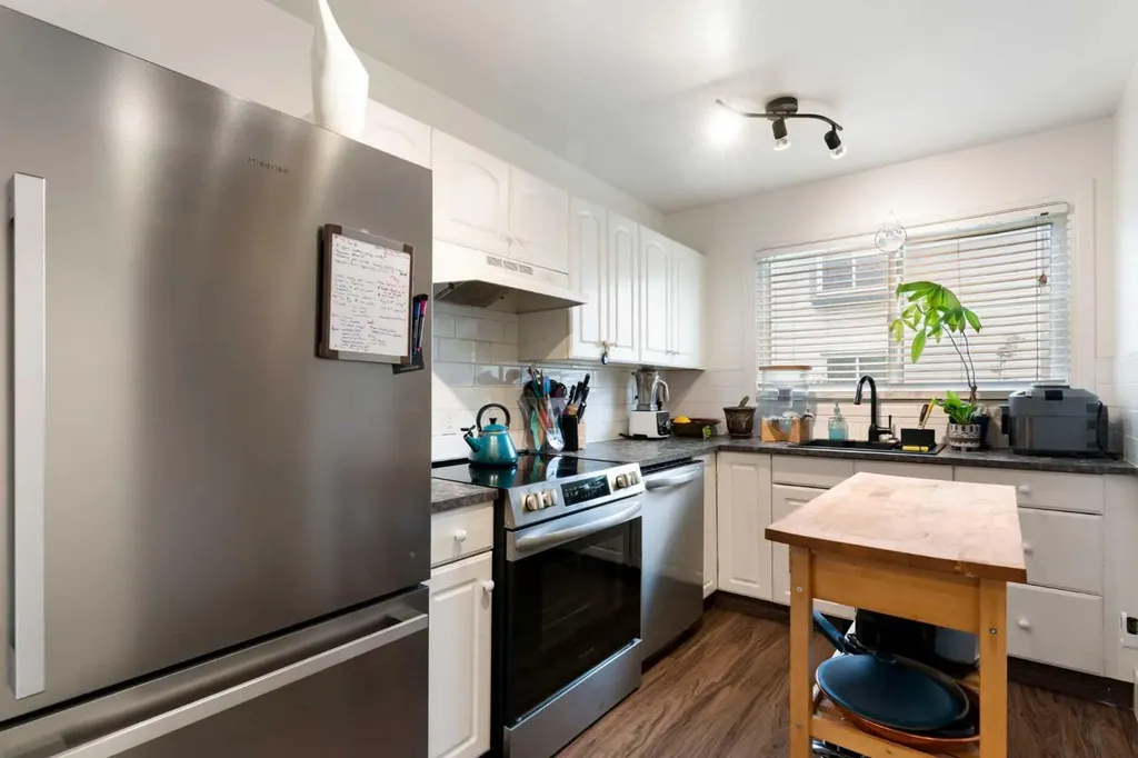 4810 40 Avenue SW Calgary AB T3E 1E5