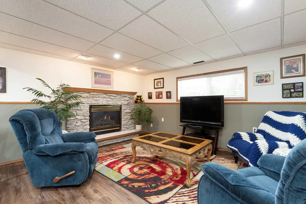 2123 16 Avenue Coaldale AB T1M 1J9