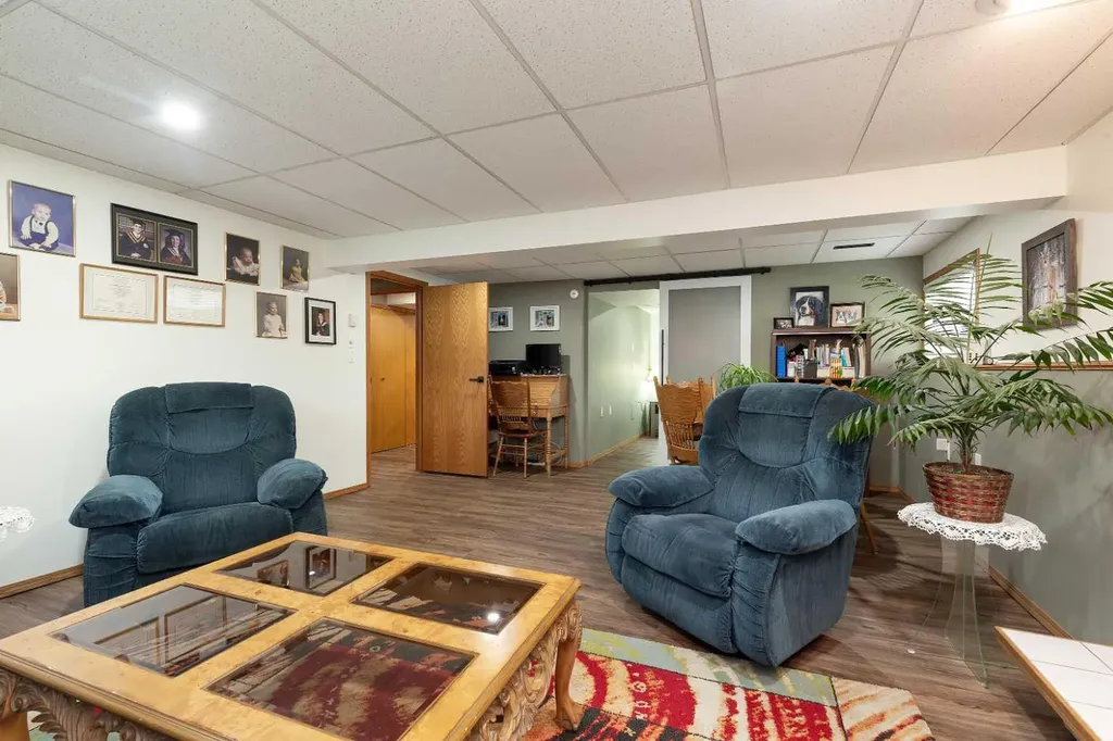 2123 16 Avenue Coaldale AB T1M 1J9