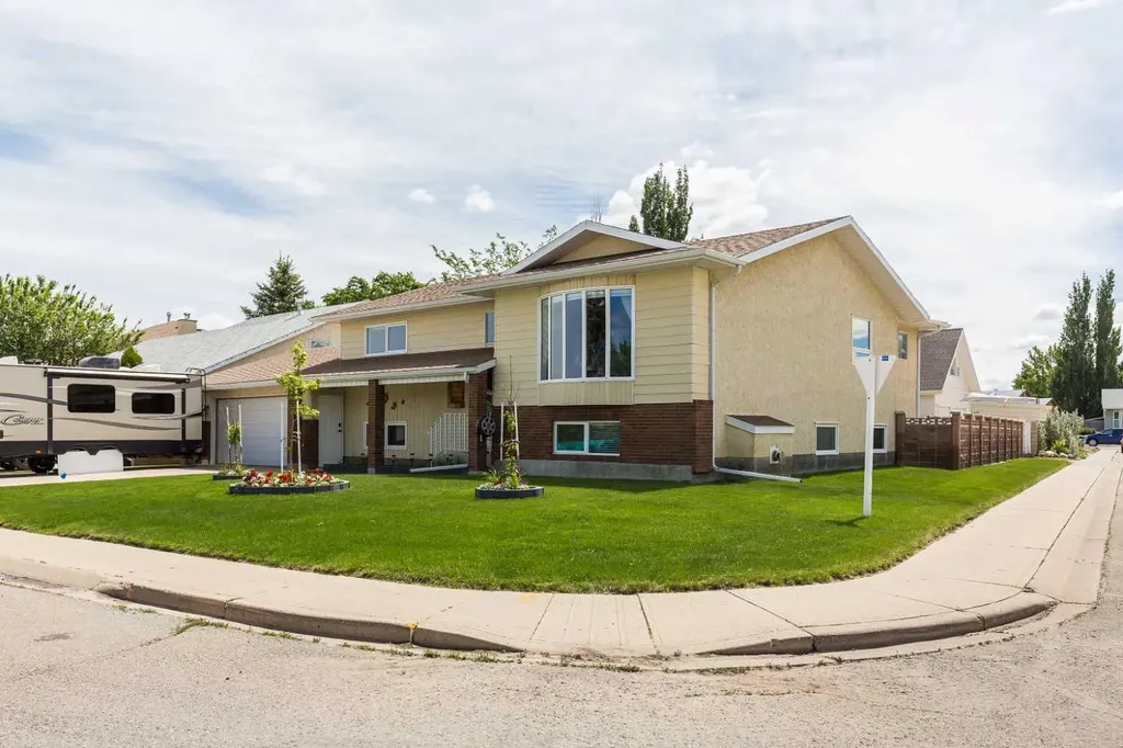 2123 16 Avenue Coaldale AB T1M 1J9