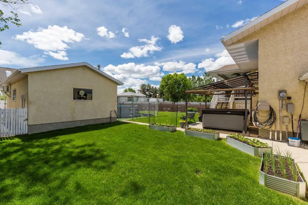 2123 16 Avenue Coaldale AB T1M 1J9