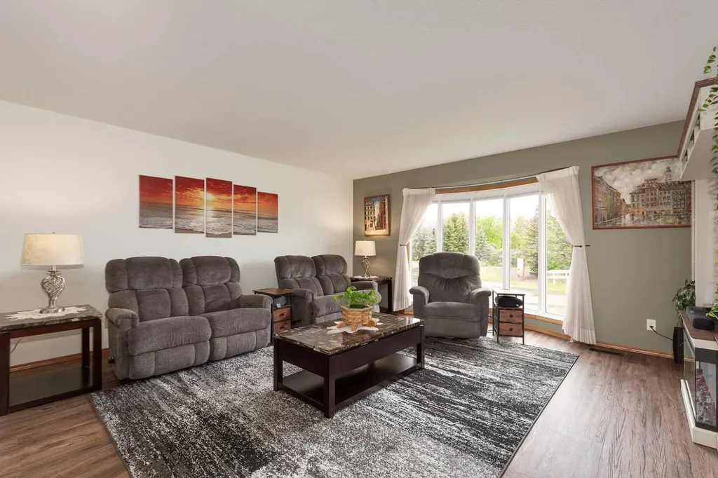 2123 16 Avenue Coaldale AB T1M 1J9