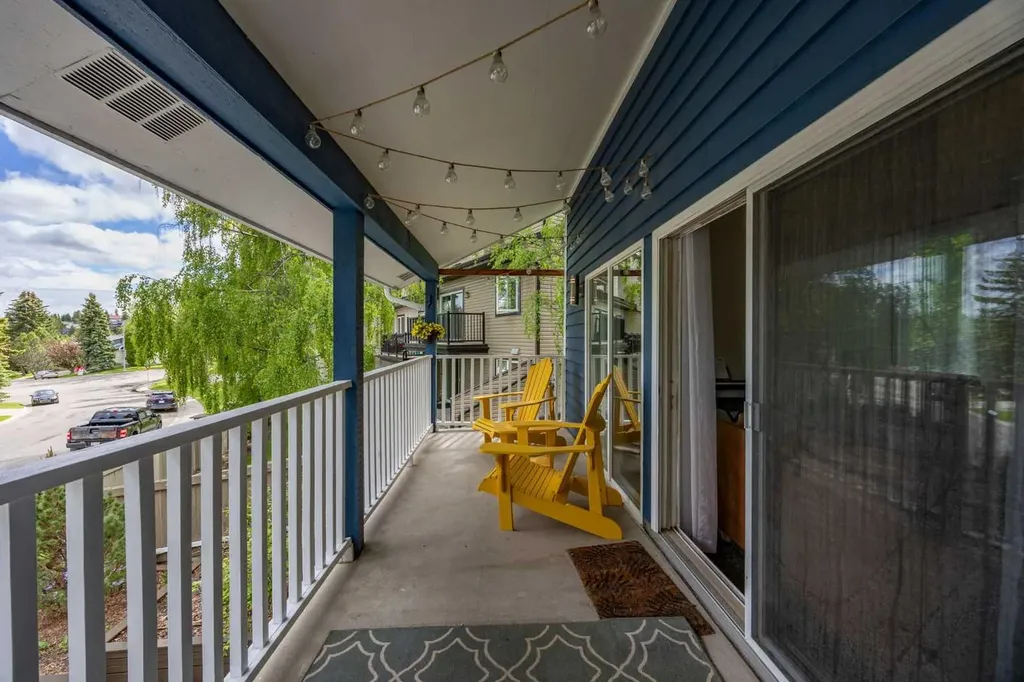 11 Stradwick Way SW Calgary AB T3H 1K1