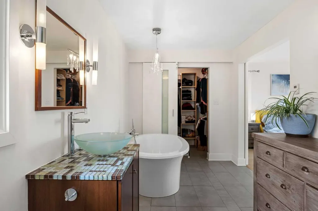 11 Stradwick Way SW Calgary AB T3H 1K1