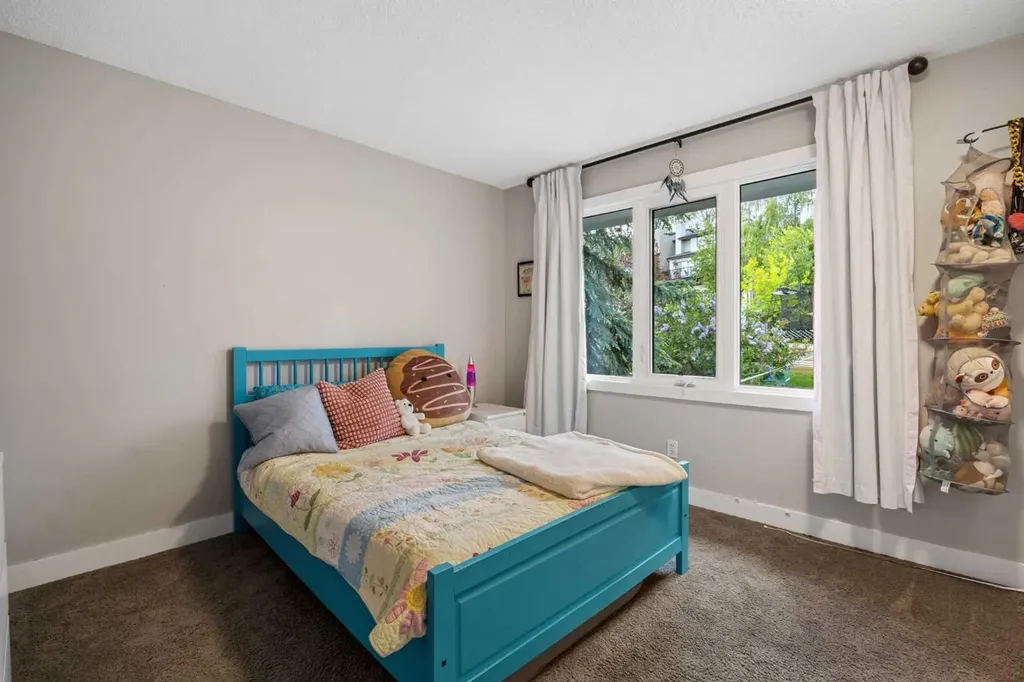 11 Stradwick Way SW Calgary AB T3H 1K1