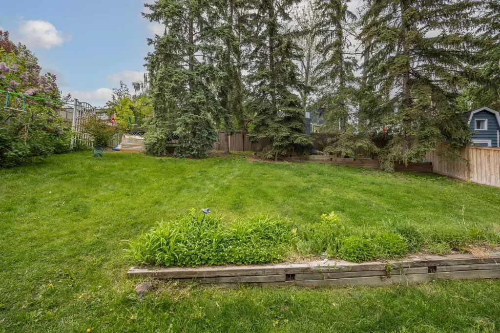 11 Stradwick Way SW Calgary AB T3H 1K1